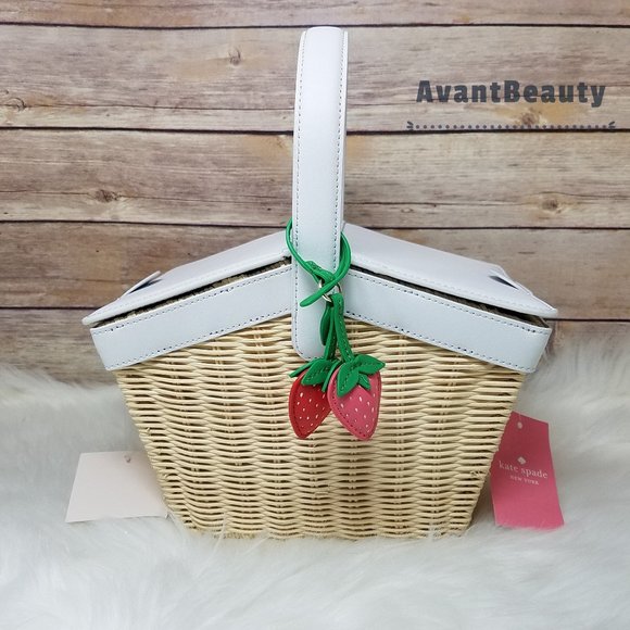 Kate Spade Picnic In The Park Basket Strawberry White Crossbody Strap included! - Picture 2 of 14